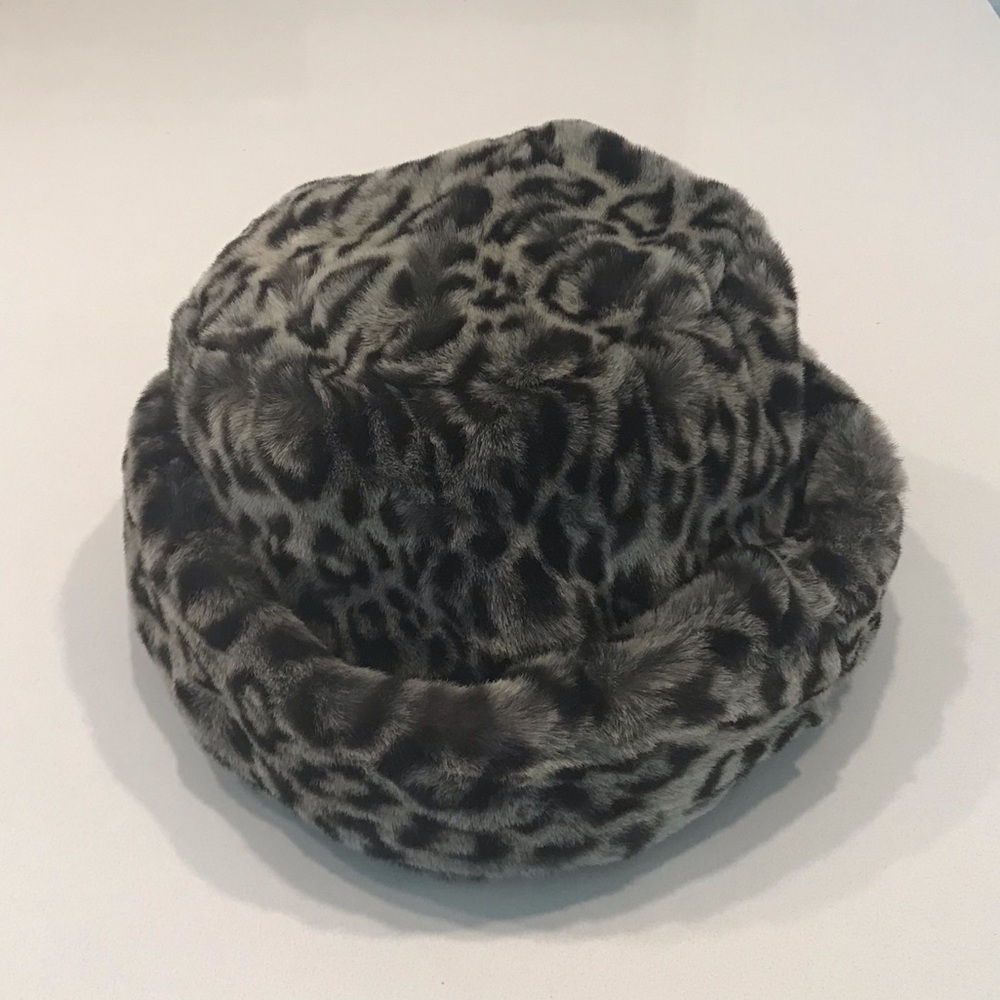 Italian made faux fur hat, women's large.